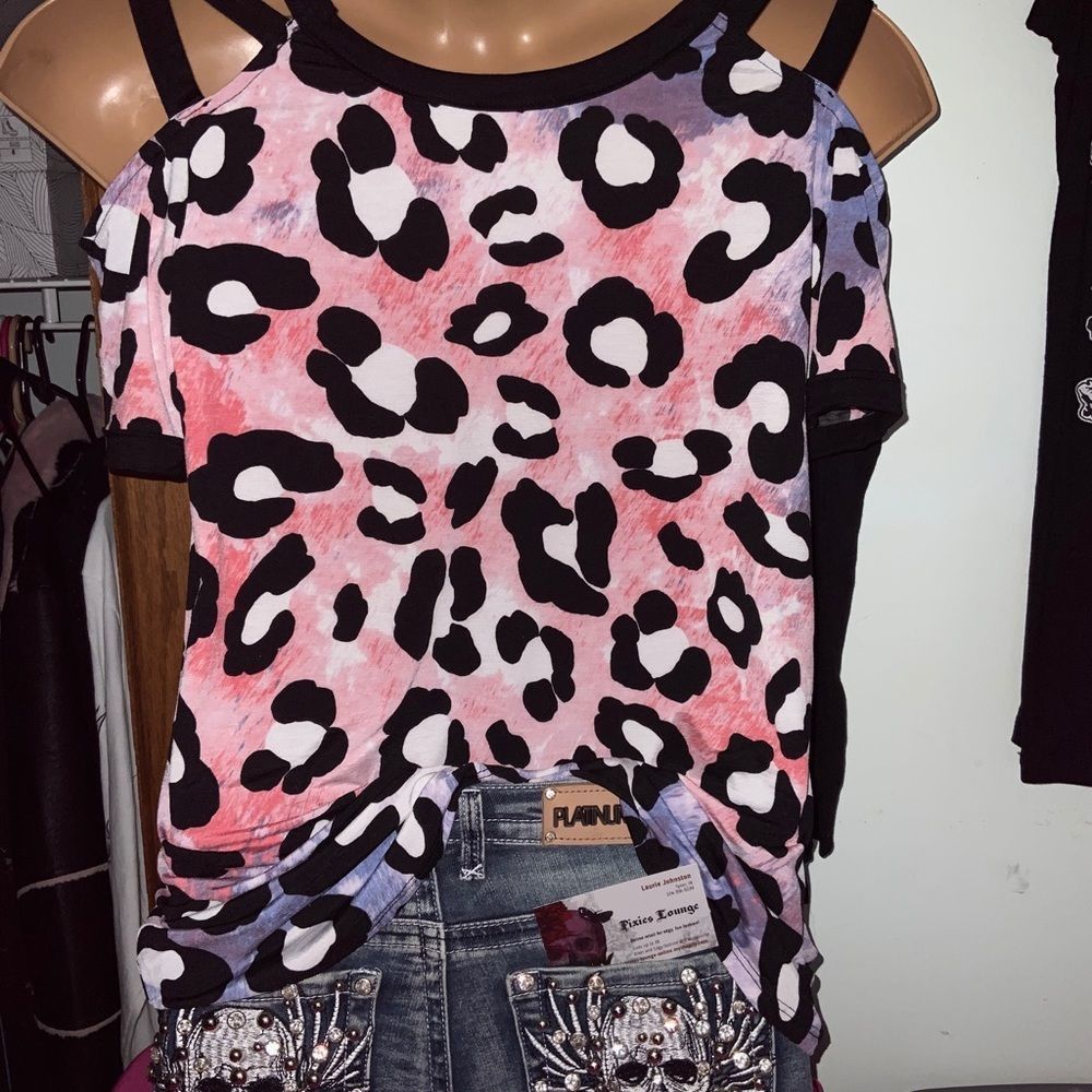 Crisscross Cold Shoulder Tie Dye Top - Picture 3 of 6